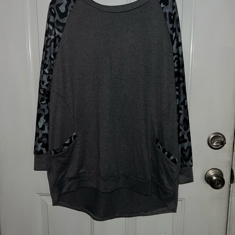 Not sure what brand it is I can’t find the tag